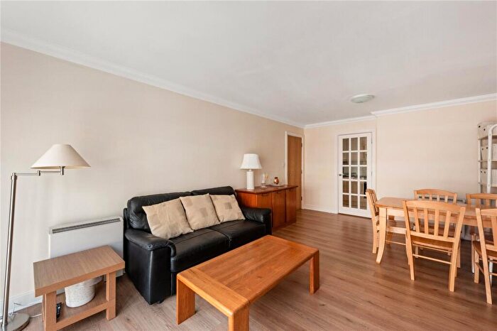 2 Bedroom Apartment For Sale In Folgate Street, London, E1