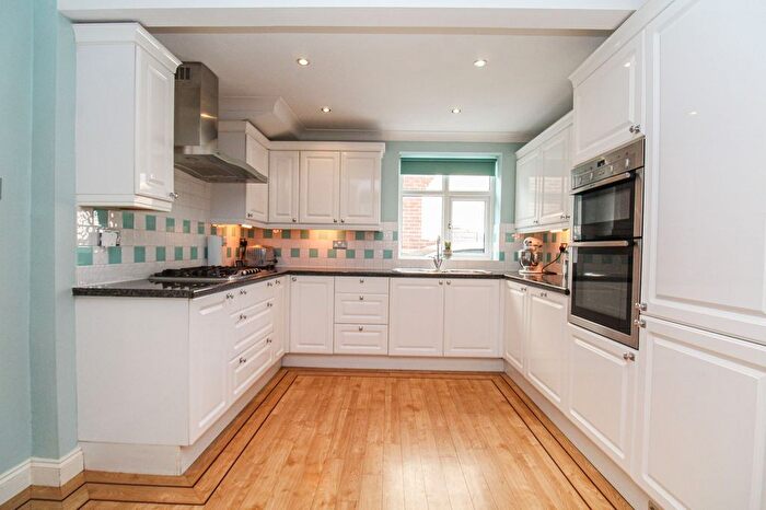 3 Bedroom Detached House For Sale In Upper Deacon Road, Bitterne, SO19