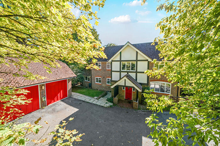 5 Bedroom Detached House For Sale In Bath Road, Marlborough, SN8