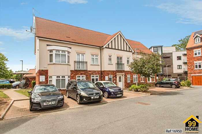 2 Bedroom Apartment For Sale In Park House, Leigh-On-Sea, Southend, SS9