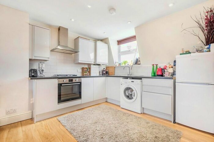 1 Bedroom Flat To Rent In Knoll Road, London, SW18