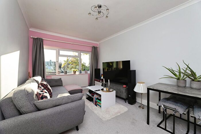 1 Bedroom Flat For Sale In Grove Hill, London, E18