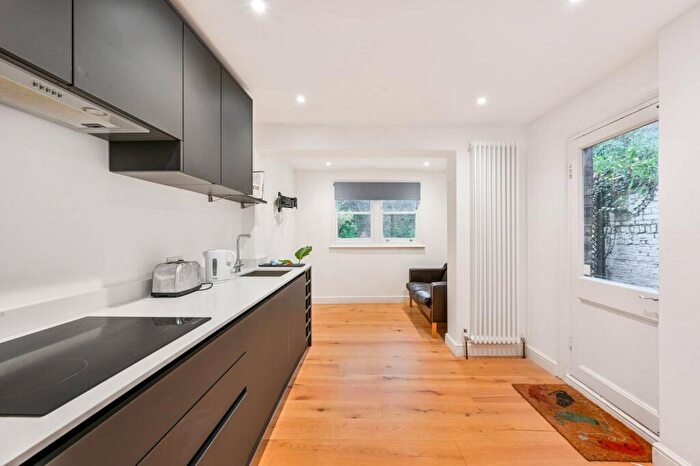 1 Bedroom Flat To Rent In Foulden Road, Stoke Newington, London, N16