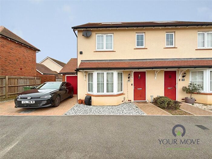 3 Bedroom Semi Detached House For Sale In Pearwood Road, Allington, Maidstone, Kent, ME16