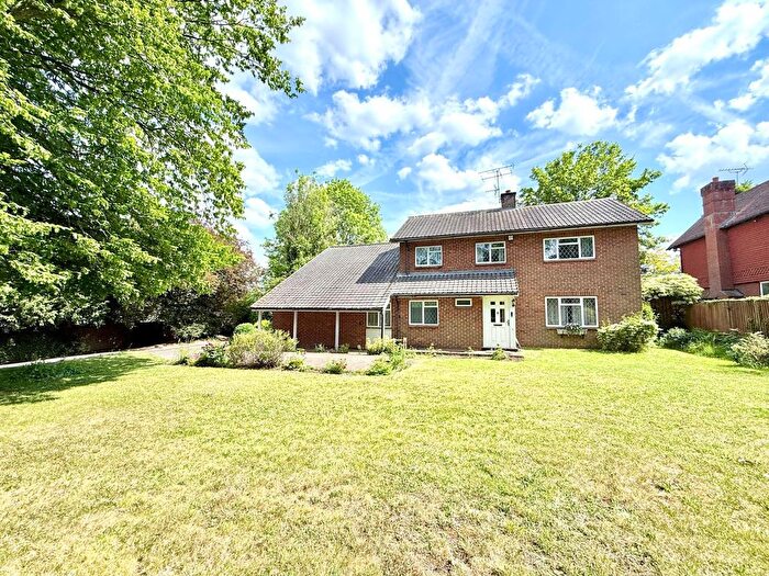 4 Bedroom Detached House For Sale In Grays Lane, Ashtead, KT21