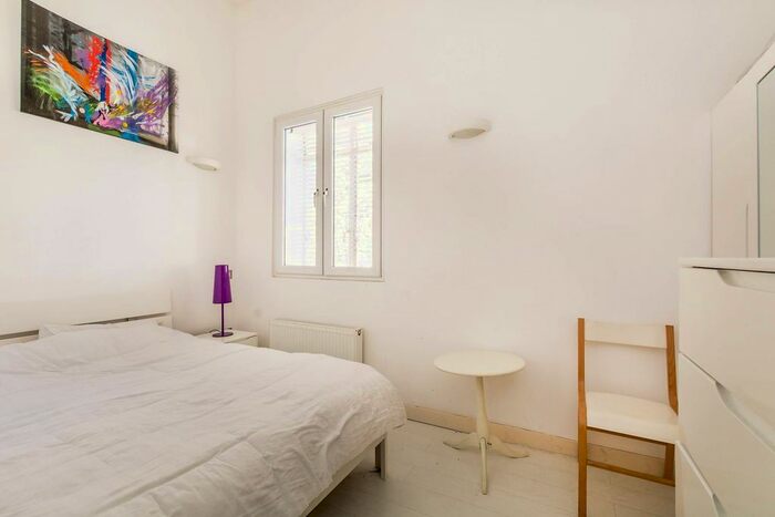 1 Bedroom Flat To Rent In Westbourne Gardens, Bayswater, London, W2