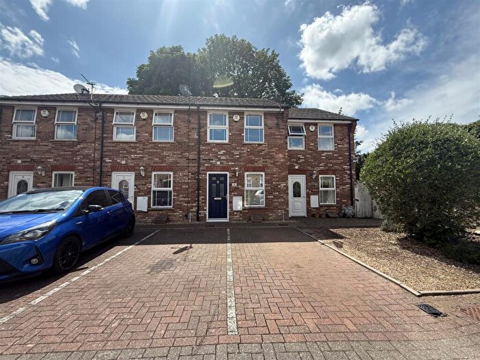 2 Bedroom Terraced House To Rent In Victoria Street, Dunstable, LU6
