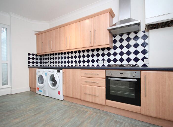 2 Bedroom Flat To Rent In Warden Road, Kentish Town, NW5