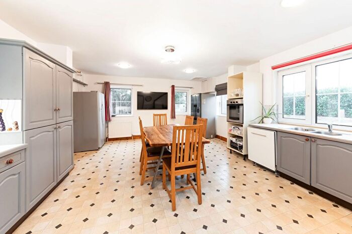 4 Bedroom Detached House For Sale In Norman Avenue, Abingdon, OX14