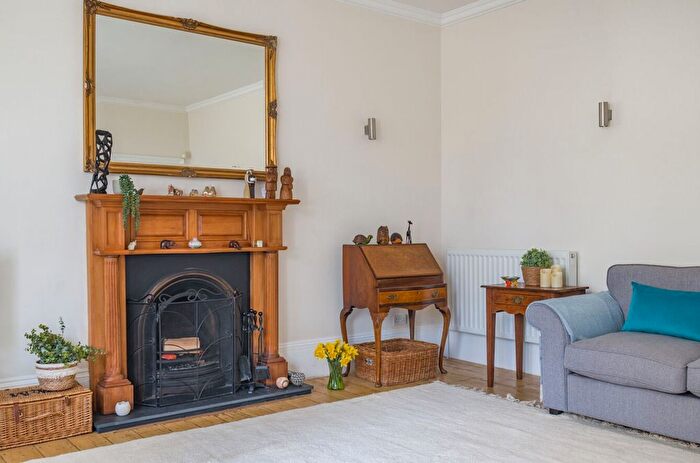 2 Bedroom Flat For Sale In Frant Road, Tunbridge Wells, TN2