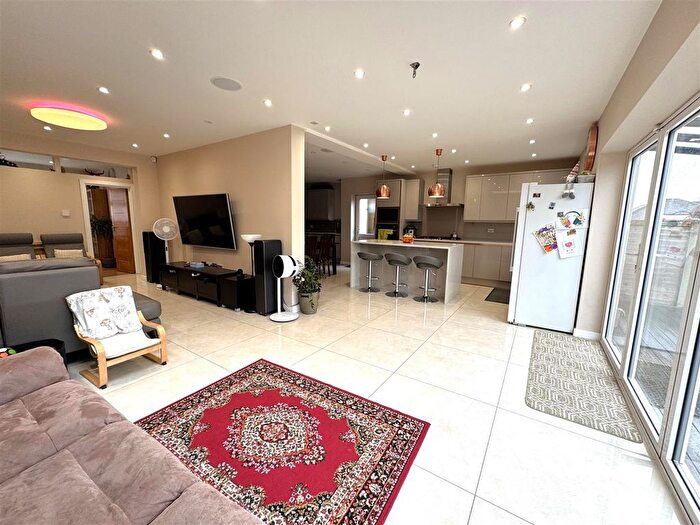 5 Bedroom Semi-Detached House To Rent In Brampton Road, Bexleyheath, DA7