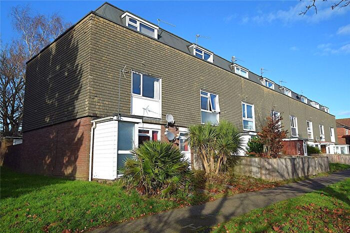 2 Bedroom Maisonette For Sale In Raven Square, Alton, Hampshire, GU34