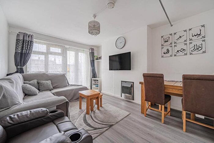 2 Bedroom Flat To Rent In Cable Street, Shadwell, London, E1