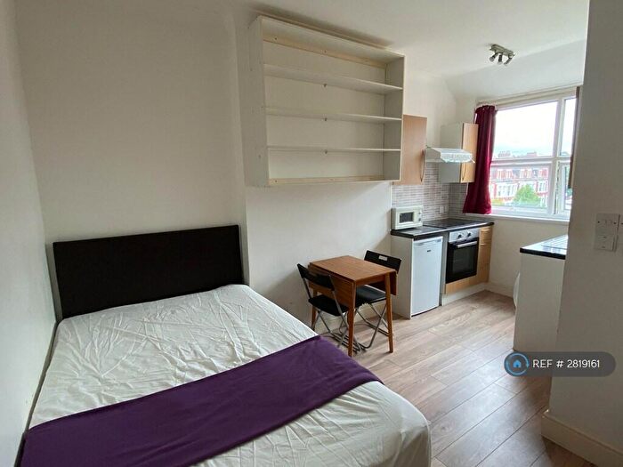 Studio To Rent In Kilburn, London, NW6