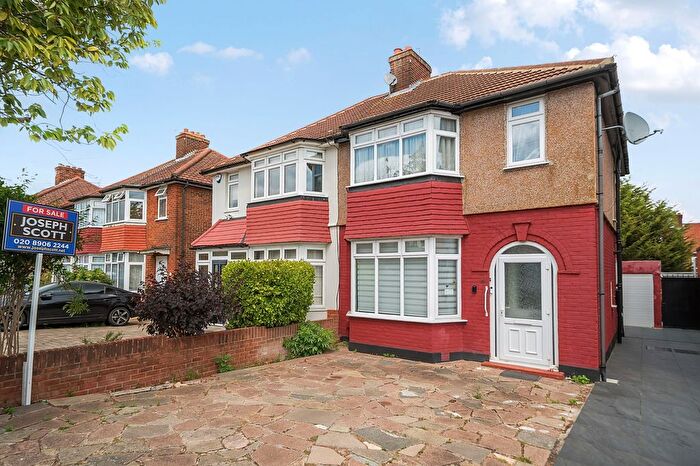 3 Bedroom Semi Detached House For Sale In Manor Way, London, NW9