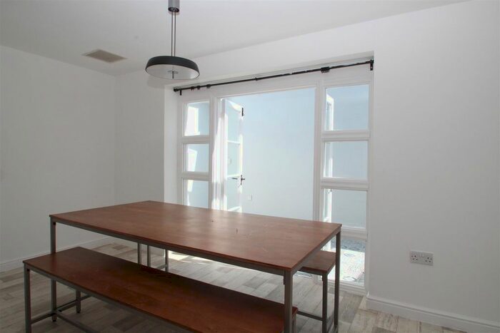 2 Bedroom Flat To Rent In Ovaltine Drive, Kings Langley, WD4