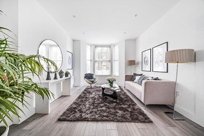 1 Bedroom Flat For Sale In Ladbroke Grove, Notting Hill, W10
