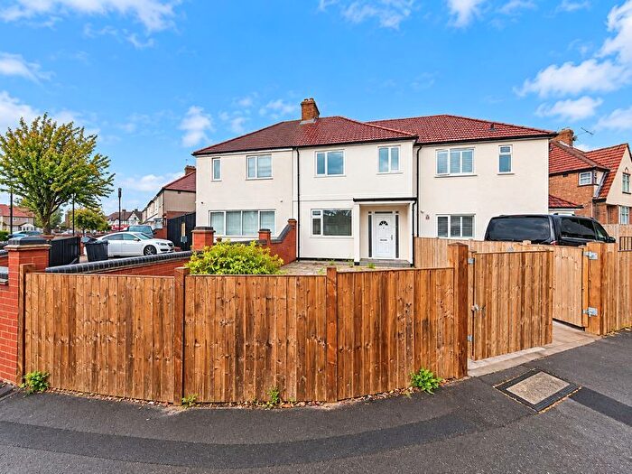 3 Bedroom Terraced House For Sale In Burns Avenue, Southall, UB1
