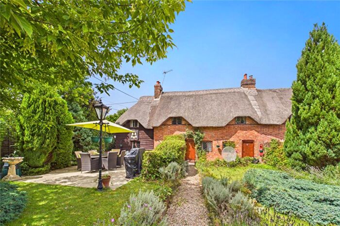 3 Bedroom Semi Detached House For Sale In Welford Road, Wickham, Newbury, Berkshire, RG20