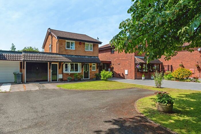 3 Bedroom Link Detached House For Sale In Sneyd Lane, Essington, Wolverhampton, West Midlands, WV11