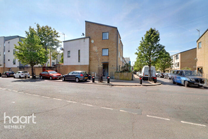 4 Bedroom End Of Terrace House For Sale In Fawood Avenue, London, NW10