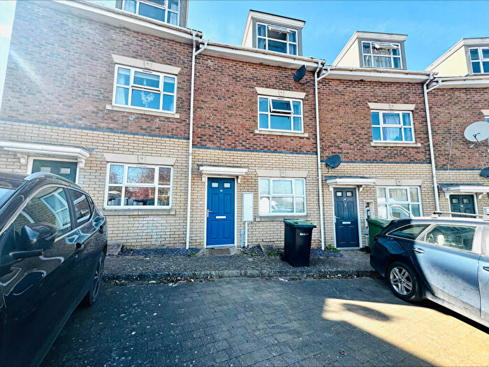 3 Bedroom Terraced House To Rent In The Crescent, Wellingborough, NN8