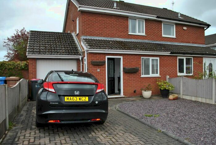 3 Bedroom Semi-Detached House To Rent In Hopefold Drive, Walkden, Manchester, M28