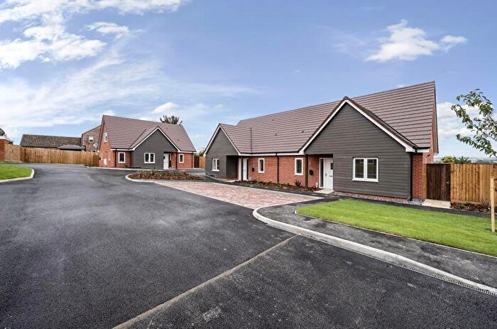 2 Bedroom Chalet To Rent In Hillcrest Cottages, Thimbleby Court, Horncastle, LN9