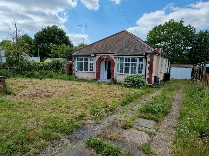 3 Bedroom Detached House To Rent In Hillview, Sewardstone Road, E4