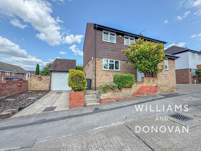 4 Bedroom Detached House For Sale In Barnwell Drive, Hockley, SS5