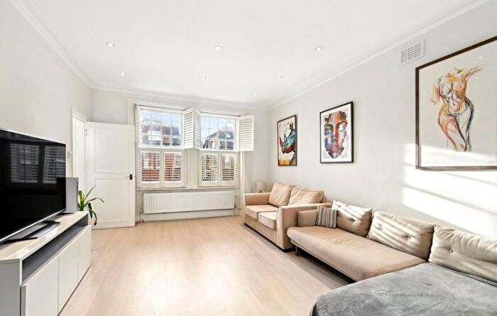 2 Bedroom Flat To Rent In Montagu Square, Marylebone, London, W1H