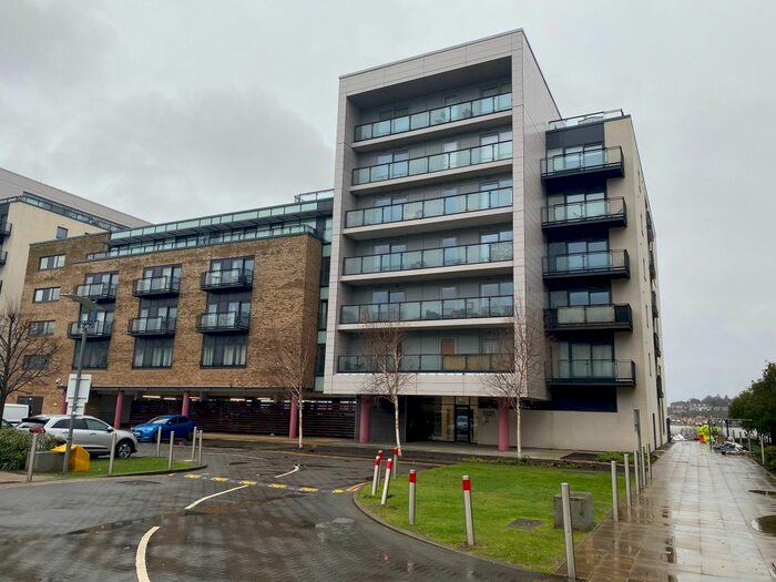 2 Bedroom Flat To Rent In Ferry Court, Cardiff, CF11
