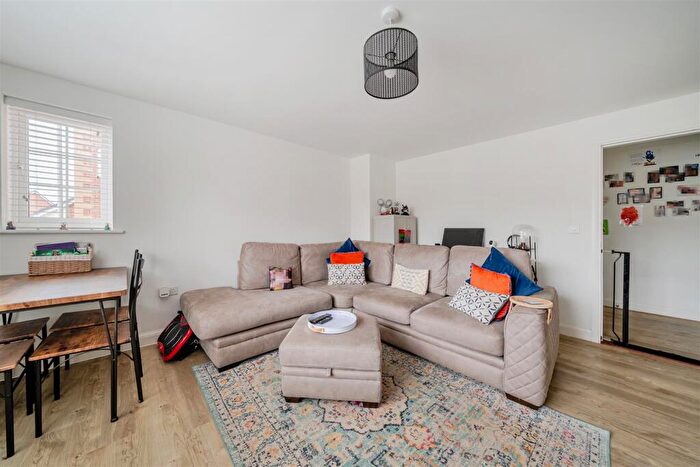 2 Bedroom Apartment For Sale In Rawlings Close, Compass Point, Swanage, BH19 - Photo 12
