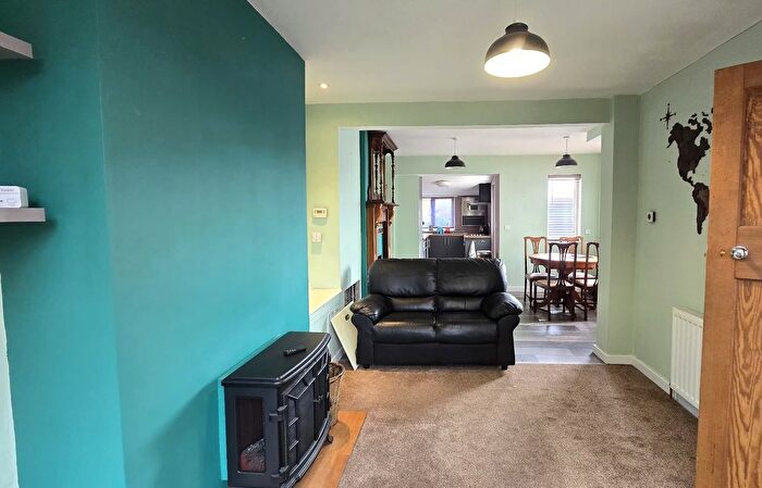 2 Bedroom Semi-Detached House To Rent In Fourth Avenue, Luton, LU3