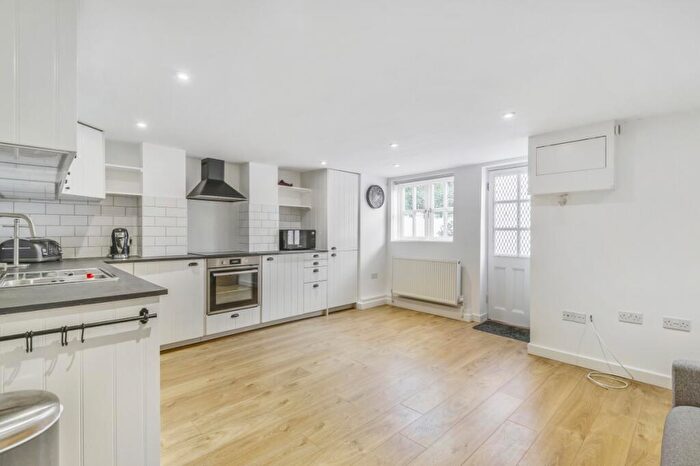 2 Bedroom Flat To Rent In Bramshill Gardens London, NW5