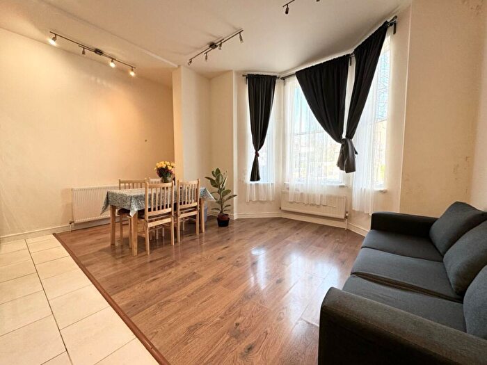2 Bedroom Apartment To Rent In Courcy Road, Haringey, N8