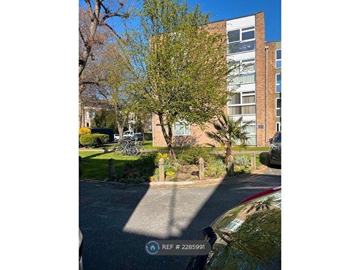3 Bedroom Flat To Rent In Wycombe Court, London, SE3