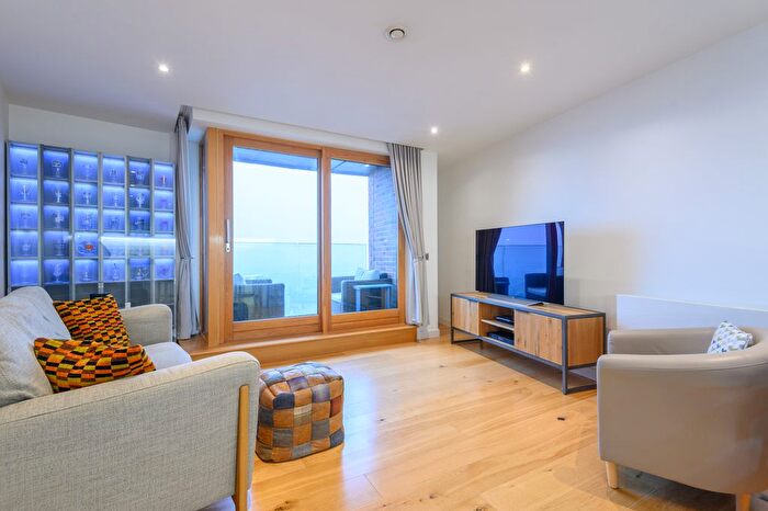 2 Bedroom Flat For Sale In Candle House, Granary Wharf, LS1