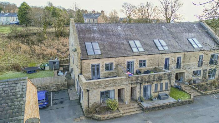 4 Bedroom Town House For Sale In Riverbank Mews, Loveclough, Rossendale, BB4