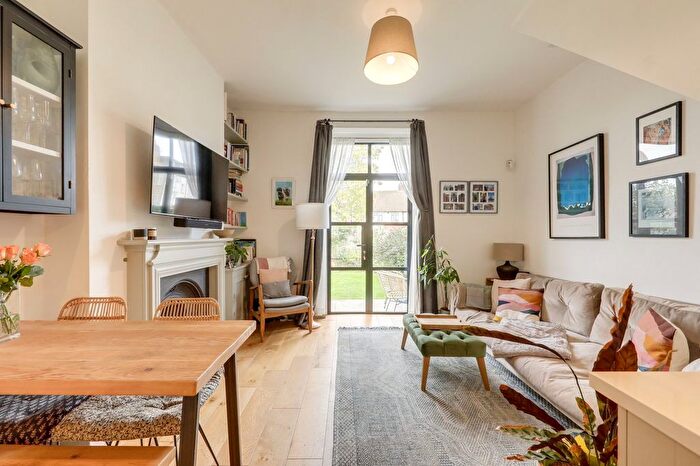 2 Bedroom Flat For Sale In Radford Road, Hither Green, London, SE13