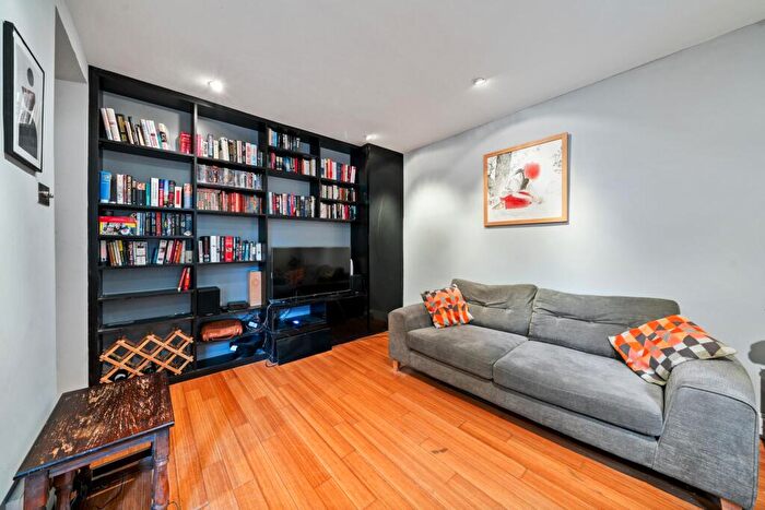 2 Bedroom Flat For Sale In Anson Road, London, N7