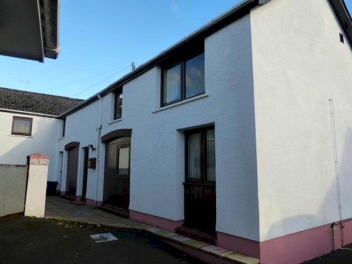 2 Bedroom Flat To Rent In Pentre Road, St Clears, Carmarthenshire, SA33