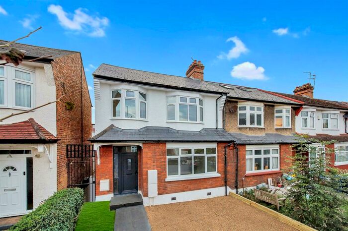 3 Bedroom House To Rent In Petworth Road, North Finchley, N12