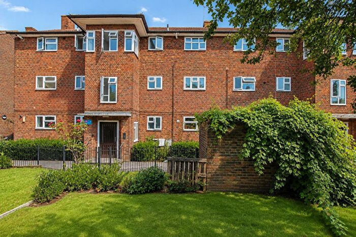 1 Bedroom Flat For Sale In Tempsford Avenue, Borehamwood, WD6