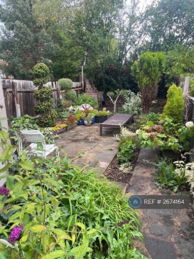 2 Bedroom Maisonette To Rent In Millway, London, NW7