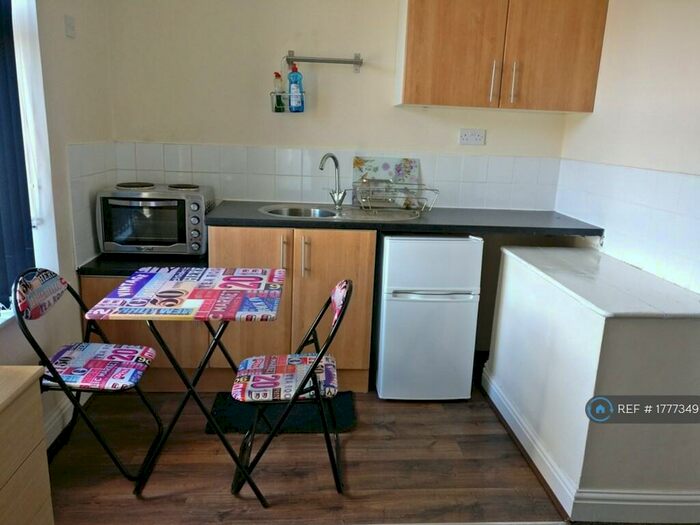 1 Bedroom Flat To Rent In Blackhouse Road, Huddersfield, HD2