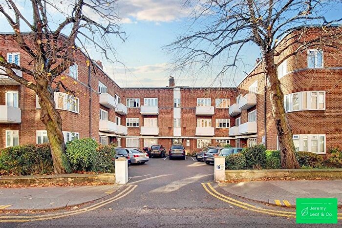 2 Bedroom Apartment For Sale In Bridge Lane, London, NW11