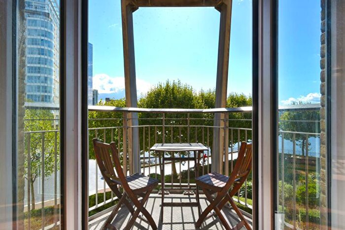 2 Bedroom Apartment To Rent In Dundee Wharf Limehouse, E14
