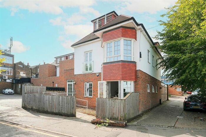 1 Bedroom Flat To Rent In Connaught Avenue, London, E4