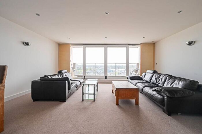 2 Bedroom Flat For Sale In Western Gateway, Royal Docks, London, E16